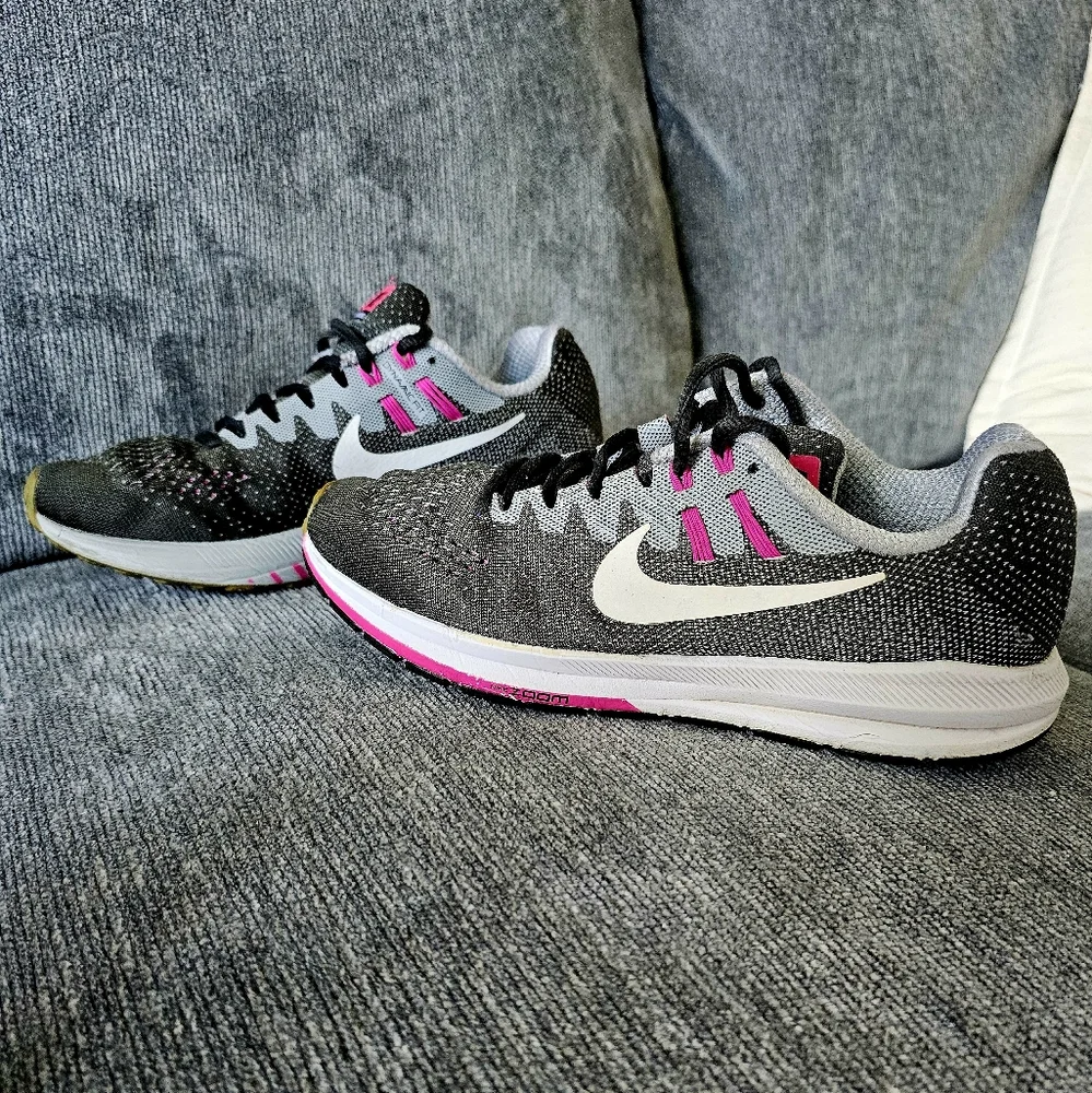 Nike Sneakers - Picture 2 of 4
